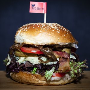 Blue cheese burger with grilled pear, onion chutney,  sauce with walnuts and maple syrup, bacon, lollo rosso salad and tomatoes